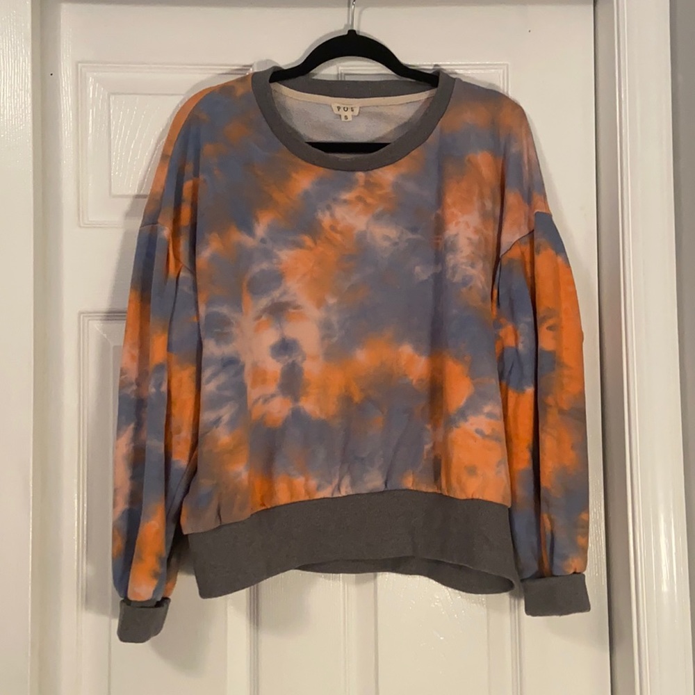 Tie dye crew neck sweatshirt.